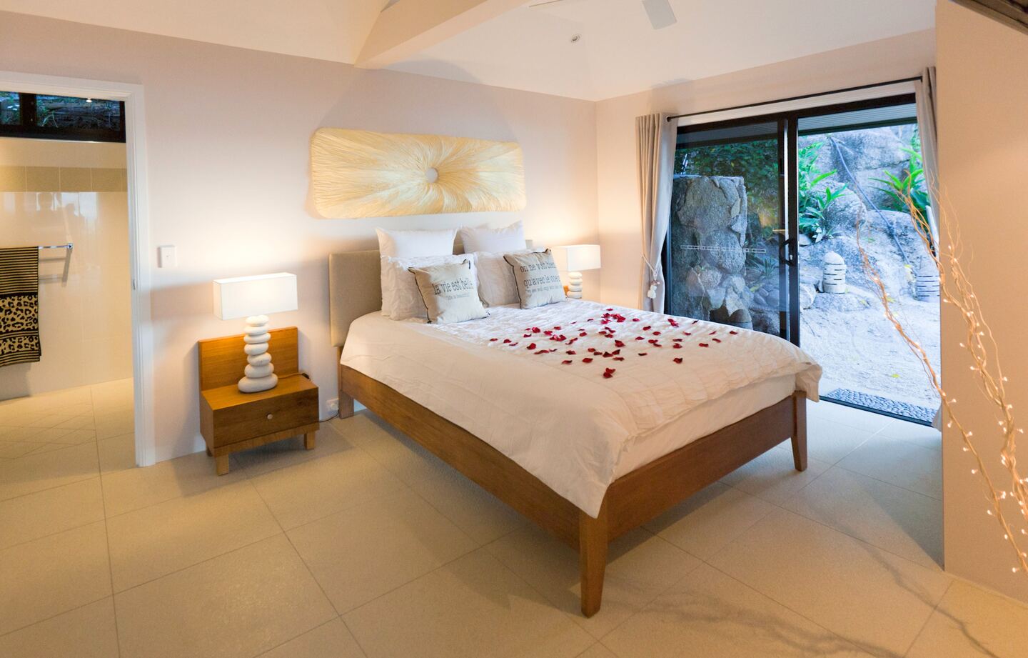 Bedroom opening onto the granite boulders outside